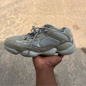 adidas Yeezy 500
Stone Salt shoes